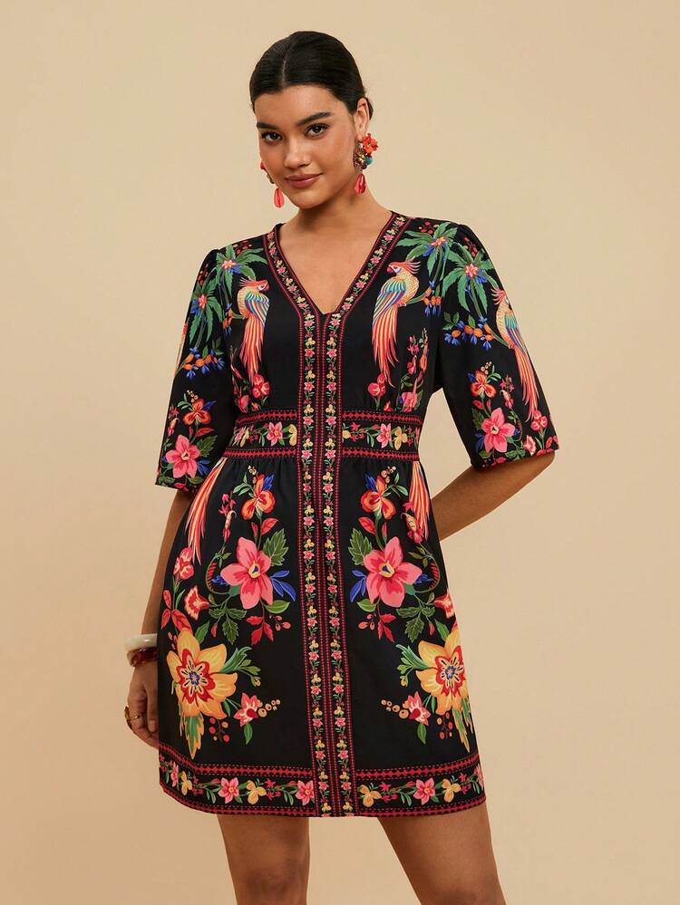 SHEIN TRVLCHIC Đầm ngắn tay cổ chữ V ôm sát dành cho nữ cỡ lớn, họa tiết hoa hồng, thích hợp cho kỳ nghỉ lãng mạn đầu xuân trên đảo. - màu đen - Xem 4