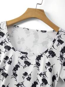 SHEIN Elenzya 女士杏色底黑色碎花方领短袖褶皱腰身显瘦优雅通勤休闲百搭度假青春设计碎花T恤 - 白色 - 查看 5