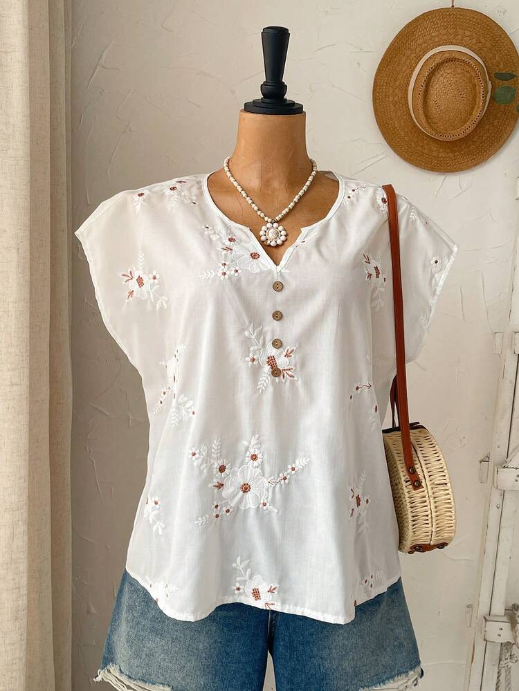 Plus Size Women Vacation Floral Embroidery V-Neck Casual Blouse