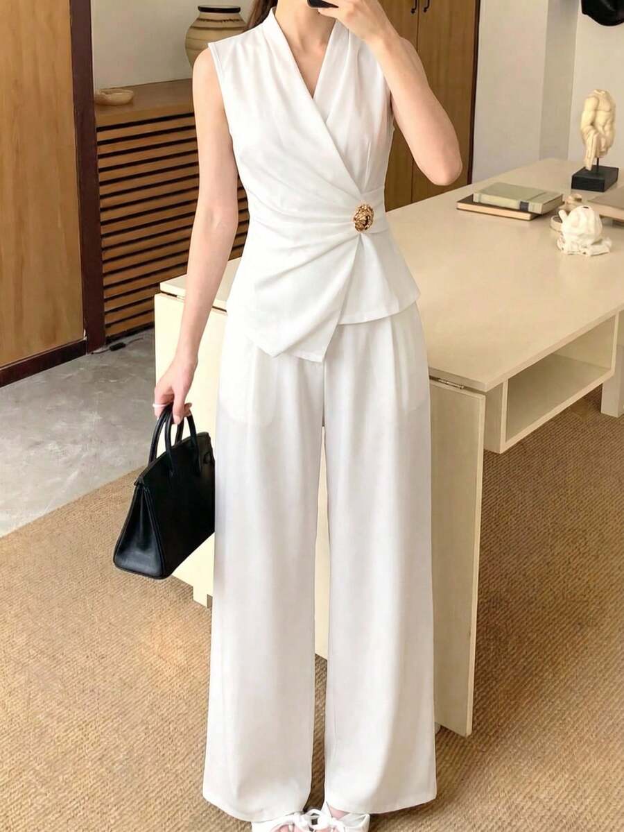 SHEIN 少女两件套套装,包括V领无袖外套(带金属纽扣装饰)和宽松直筒裤,适合夏季正式场合、优雅派对、约会和重要家庭聚会。 - 白色 - 查看 1