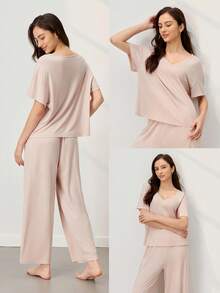 LUVLETTE Bộ đồ ngủ mùa hè tông màu kem mềm mại làm từ chất liệu TENCEL™ Modal, kiểu dáng cơ bản, gồm áo thun và quần, thoáng mát dành cho nữ. - Màu be - Xem 3