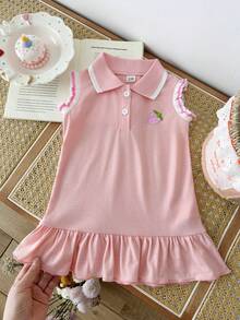 SHEIN 女嬰粉白條紋夏季 Polo 洋裝，可愛草莓刺繡對比領飾、荷葉邊飾邊、荷葉裙襬 A 字版型，適合上學與日常穿著 - 粉色 - 查看 6