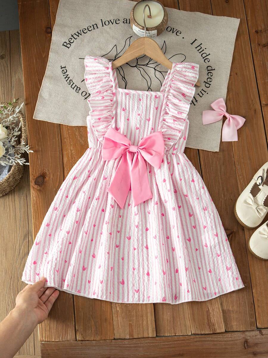 SHEIN Vintaside Kids 女童蓝白条纹方领荷叶袖连衣裙,饰有3D蝴蝶结,通体蝴蝶结印花,清新甜美法式宽松休闲公主裙,夏季 - 粉色 - 查看 1