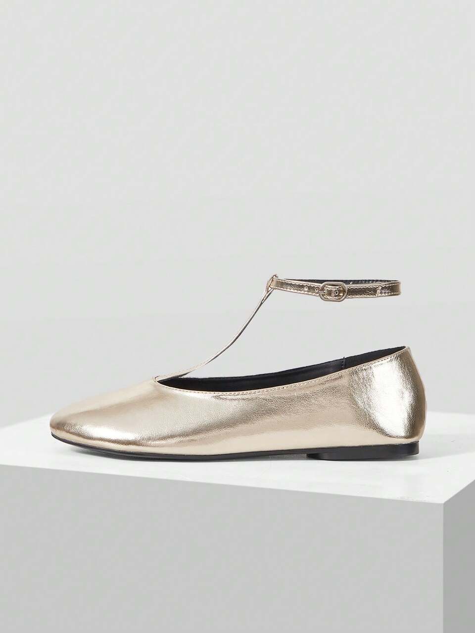 WOMEN'S SOLID COLOR CASUAL FLATS FOR OFFICE AND COMMUTE