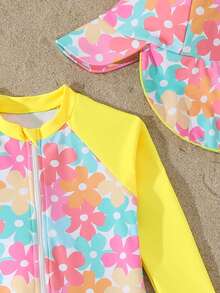 Setelan Baju Renang 2 Potong untuk Anak Perempuan, Motif Bunga Warna-warni, Lengan Panjang, Pelindung Ruam Kulit, dan Celana Pendek, Dilengkapi Tudung Lucu, Cocok untuk Berenang dan Liburan Musim Panas - Kuning - View 3