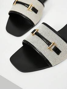 MOTF PREMIUM Giày sandal đế bằng hở mũi dành cho nữ, phong cách thường ngày/công sở, phối lưới tương phản, trang trí kim loại. - màu đen - Xem 7