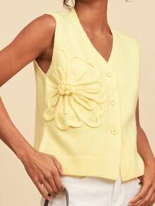 SHEIN TRVLCHIC Chaleco de punto con botones bordados en 3D para mujer - Amarillo - Ver 7