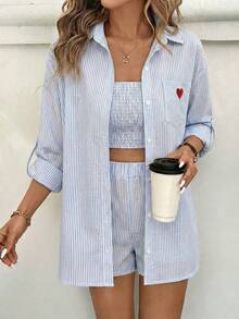 Conjunto de dos piezas de mujer en tela tejida color caqui: Top corto casual con cuello y pantalones cortos con mangas a la muñeca y detalles de bolsillo, para vacaciones - Azul y blanco - Ver 5