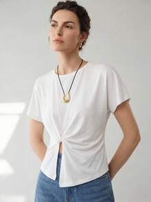 Uhlyne Uhlyne Camiseta de mujer de manga corta, cuello redondo, con dobladillo asimétrico y elegante efecto retorcido, para verano - Blanco - Ver 3