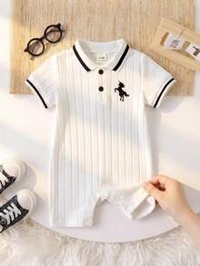SHEIN Playful Pals 可愛嬰兒男寶寶黑白夏季家庭套裝馬刺繡學院風POLO領短袖連身衣 柔軟彈性面料 3M-24M - 白色 - 查看 6