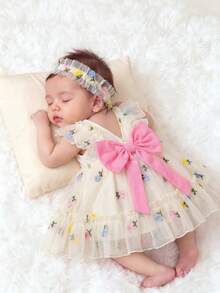 SHEIN Vestido sin mangas con volantes y estampado floral de organza para bebé niña recién nacida para el verano - Beis - Ver 2