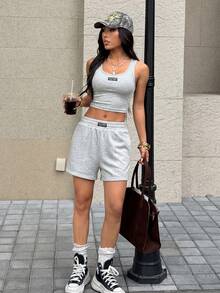 SHEIN EZwear Bộ đồ nữ mùa hè kiểu dáng thường ngày gồm áo tank top và quần short có họa tiết chữ và hình thêu. - Màu Xám nhạt - Xem 5