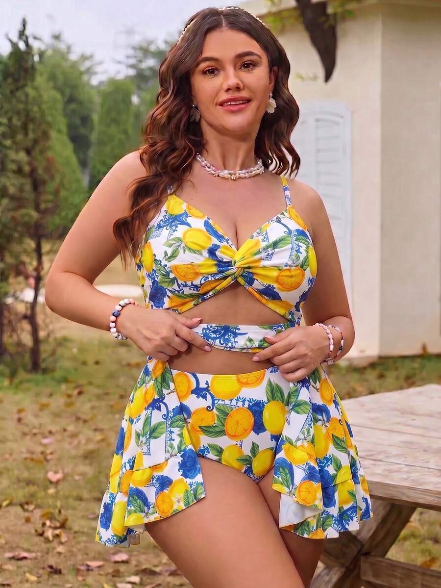 SHEIN Swim Curve 2 pièces Grande taille Femme imprimé citron fruit en deux pièces avec dos nageur, taille fendue et coupe asymétrique. Tankini et robe décontracté mignonne pour les vacances d'été - Multicolore - Voir 1
