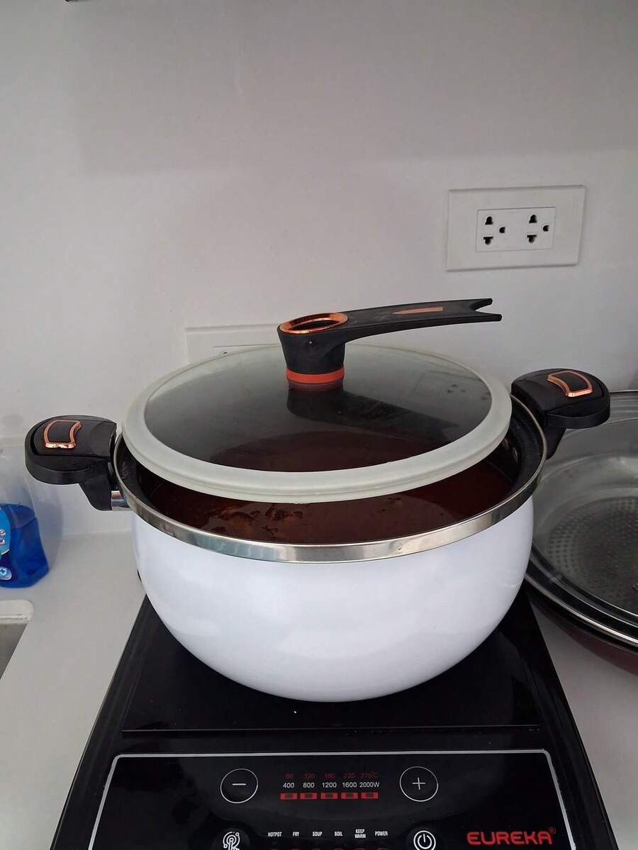 1 nồi áp suất bằng sắt chất lượng cao, dung tích 8 lít, phù hợp với bếp từ và bếp ga. - Nhiều màu - Xem 1
