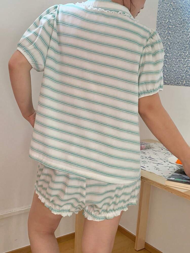 Dazy Plus Summer Sweet Striped Petal Sleeve Lace Patchwork Short Sleeve & Shorts Pajama Set, Cute Plus Size Spring/Summer