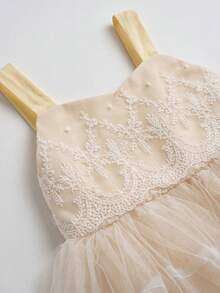 SHEIN Glamorique Kids 女婴公主裙，香槟色薄纱裙，吊带裙，花童，生日派对，婚礼，无袖，刺绣花边，后背蝴蝶结 - 白色 - 查看 7