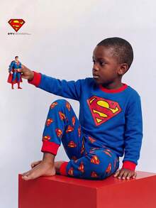 Maija Kids SUPERMAN X SHEIN Maija Kids 男童超级英雄图案针织柔软圆领长袖套头衫和松紧腰紧身裤两件套 - 藍白色 - 查看 2