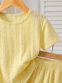 Souflis Souflis Set de 2 piezas Camiseta de manga corta y pantalones cortos casuales y versátiles con rayas de waffle para niño pequeño, conjunto de verano - Amarillo - Ver 3