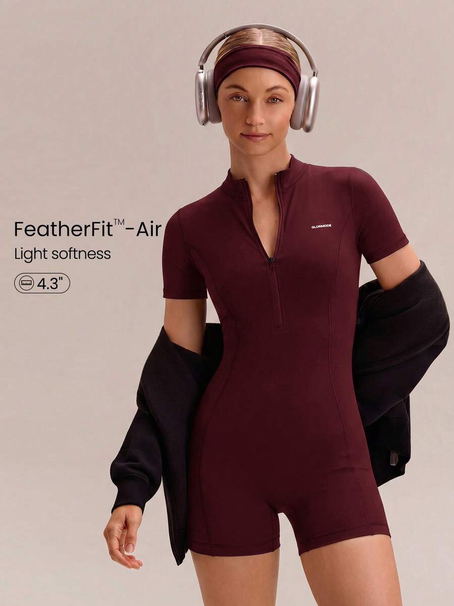 4.3英寸 FeatherFit™-Air GlowSuit 速干防紫外线短袖高领前拉链弧形拼接后缝设计防滑下摆拉链连体衣夏季日常休闲服 - 酒紅色 - 查看 1