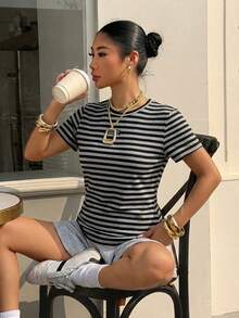 SHEIN Muchic Áo thun nữ cổ tròn tay ngắn, họa tiết sọc đen xám, thêu họa tiết, kiểu dáng ôm sát, thích hợp cho mùa hè. - Nhiều màu - Xem 4