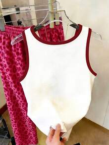 Top Esportiva Retrô Fofa com Estampa de Laço e Cereja, Contraste de Cor Vermelho, para Adolescentes - Multicolorido - Visão 2