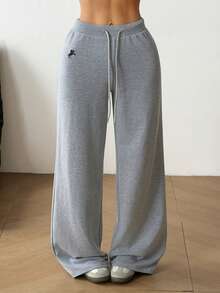 SHEIN EZwear Quần nỉ nữ dáng rộng, thắt dây rút, thêu họa tiết. - Màu Xám nhạt - Xem 3