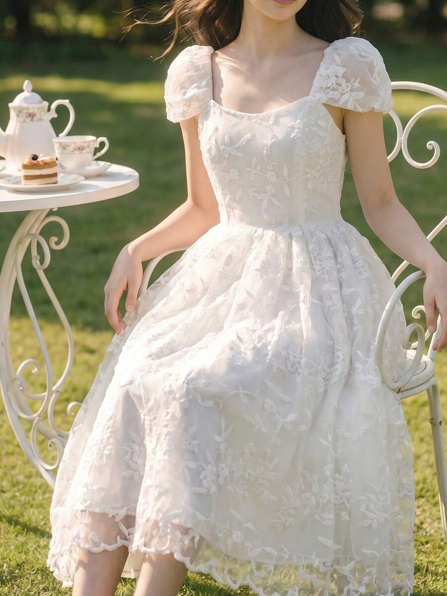 Abito bianco con texture in pizzo floreale, vita stretta, maniche a cappuccio e scollo rotondo, elegante abito in pizzo per adolescenti, adatto per matrimoni, feste, raduni, occasioni formali, matrimonio estivo - Bianco - Visualizzare 1