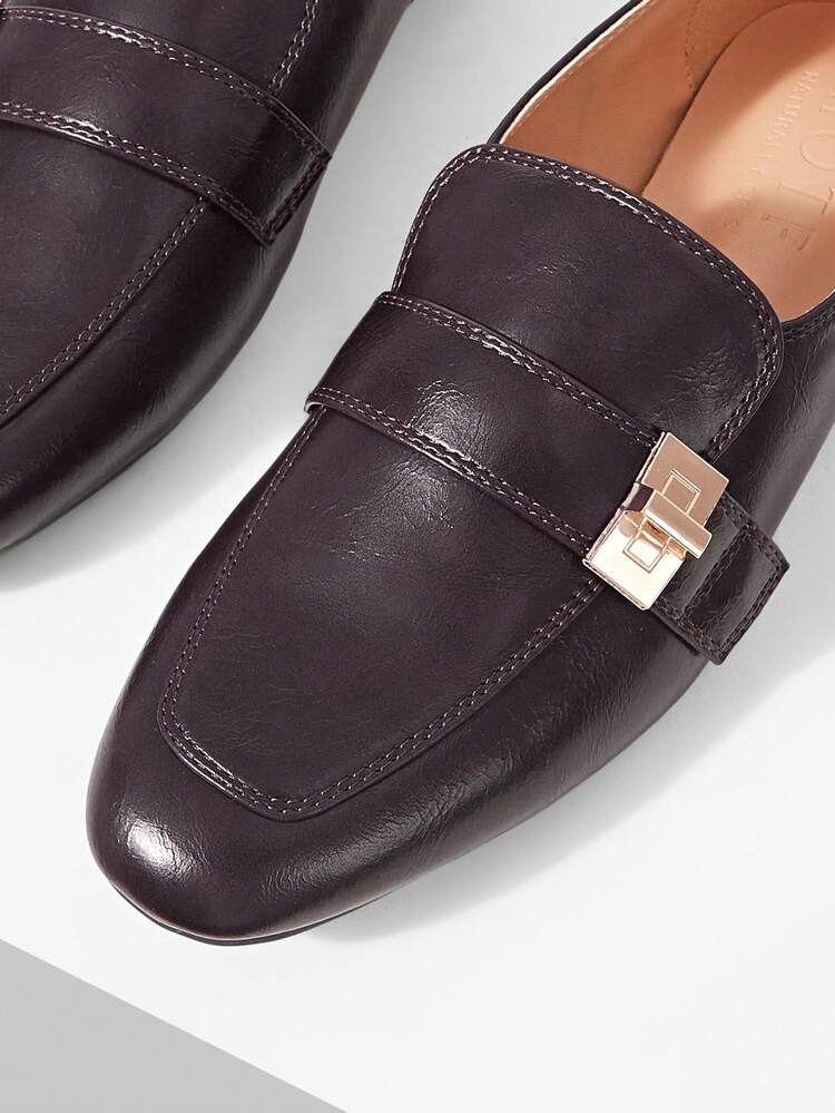 WOMEN PU LEATHER METAL DETAIL FLATS