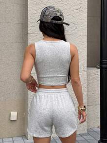 SHEIN EZwear Bộ đồ nữ mùa hè kiểu dáng thường ngày gồm áo tank top và quần short có họa tiết chữ và hình thêu. - Màu Xám nhạt - Xem 2