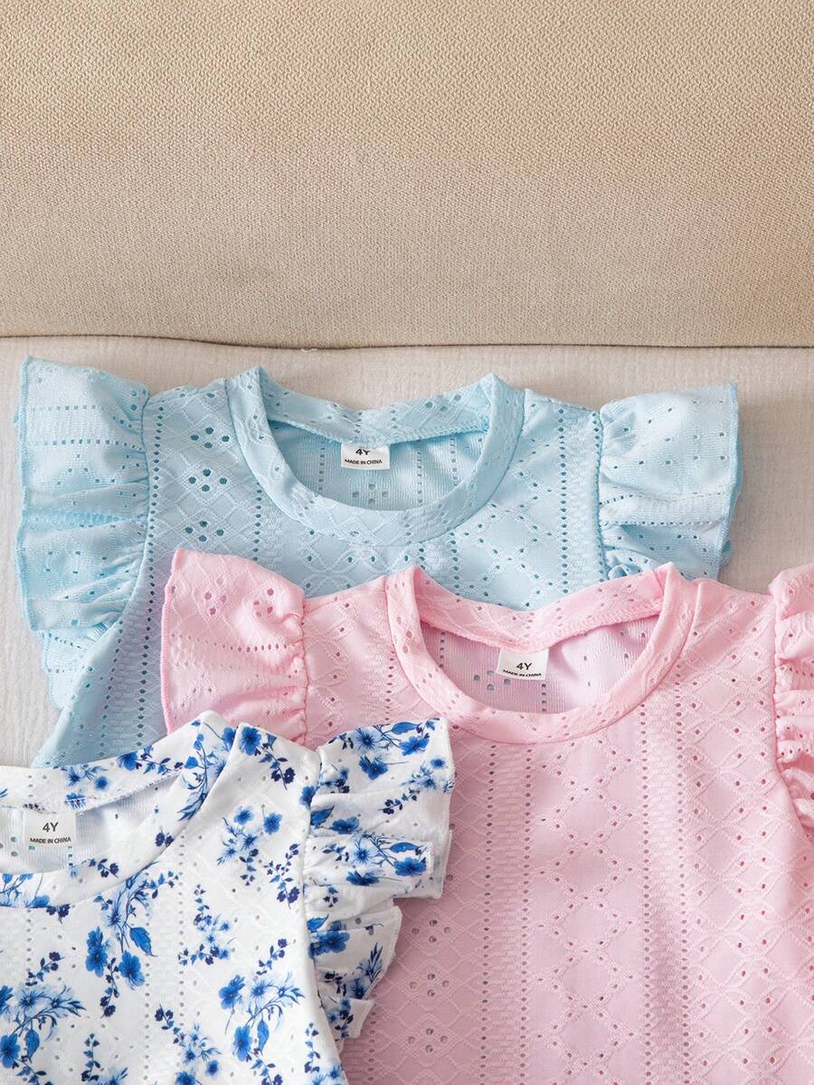 SHEIN Genkimix Kids Áo thun trẻ em được làm từ chất liệu vải mềm mại cao cấp. Thiết kế cổ tròn, tay ngắn cổ điển, vai tôn dáng và tạo sự thoải mái khi vận động. Màu hồng và xanh dương tươi tắn, tự nhiên, làm nổi bật kết cấu vải đục lỗ. Phiên bản màu trắng in họa tiết bó hoa tươi mát. Thích hợp cho mặc hàng ngày, vui chơi ở công viên hoặc các chuyến đi chơi gia đình. - Nhiều màu - Xem 1