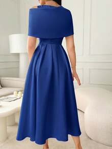 Modelyn Robe longue élégante pour femme avec décolleté asymétrique, décoration de strass à la taille, pour soirée et banquet - bleu indigo - Voir 2