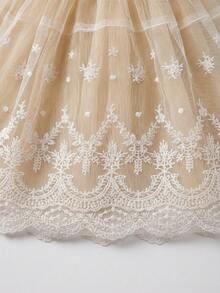 SHEIN Glamorique Kids 女婴公主裙，香槟色薄纱裙，吊带裙，花童，生日派对，婚礼，无袖，刺绣花边，后背蝴蝶结 - 白色 - 查看 9