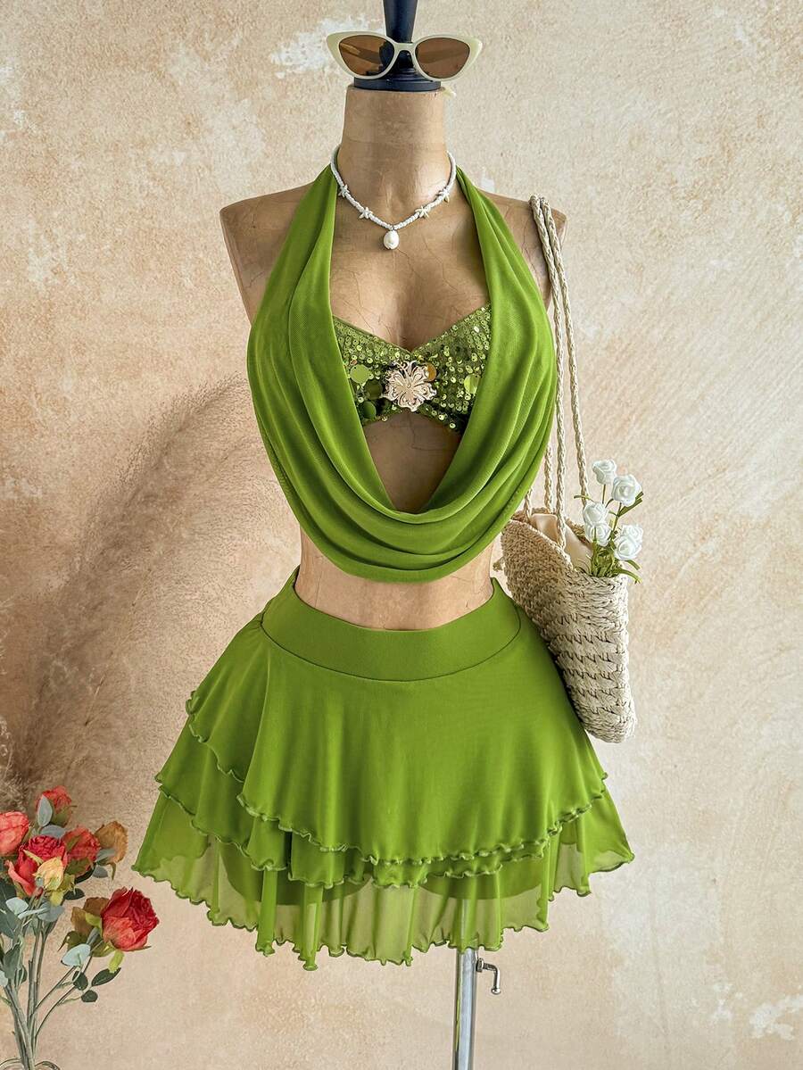 Soleia 女款萊姆綠 70 年代波希米亞風兩件套,花卉金屬扣深 V 露背掛脖上衣與多層荷葉邊迷你裙,夏季音樂節派對穿搭 - 綠色 - 查看 1