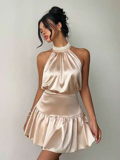SHEIN Đầm ngắn cổ yếm màu trơn dành cho nữ, viền xếp ly, đính ngọc trai giả.