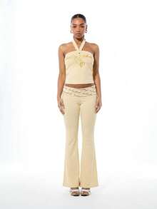 BABYPHAT ملابس علوية قصيرة كاجوال بطبعة شعار بأسلوب هالتر مع ربطة عنق، ملابس علوية صيفية بندو - كريم - مشاهدة 3