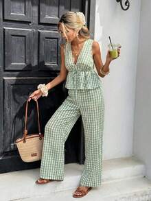 Bộ đồ nữ gồm áo và quần kẻ caro cổ chữ V sâu, kiểu dáng thường ngày, gồm 2 món. - màu xanh lá - Xem 6