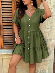 SHEIN Holidaya Vestido de línea A con cuello en V, hombros caídos, textura y volante en el bajo para tallas grandes - Verde militar - Ver 3