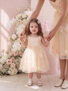 SHEIN Glamorique Kids Đầm dự tiệc không tay cho bé gái màu mơ, chất liệu lưới thêu họa tiết và có nơ trang trí, chân váy xòe bồng bềnh dễ thương, thích hợp cho sinh nhật, đám cưới, lễ hội. - Màu be - Xem 3