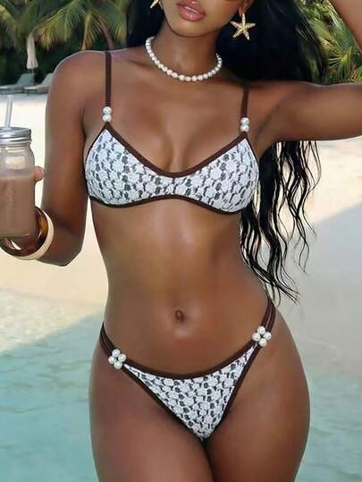 Swim Mulvari New 2-Piece Women's Swimsuit Set, White Hollow Floral Fabric With Brown Contrast Trim, Pearls Decor Tie-Up Bikini, Luxury Lace Material, Sexy & Cute Casual Beach Holiday Swimwear