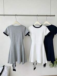 SHEIN Franclia Vestido Casual de Verão Feminino, Roupa de Praia, Vestido de Manga Curta Confortável e Versátil com Gola Redonda e Amarração no Pescoço Estampado - Cinza - Visão 2