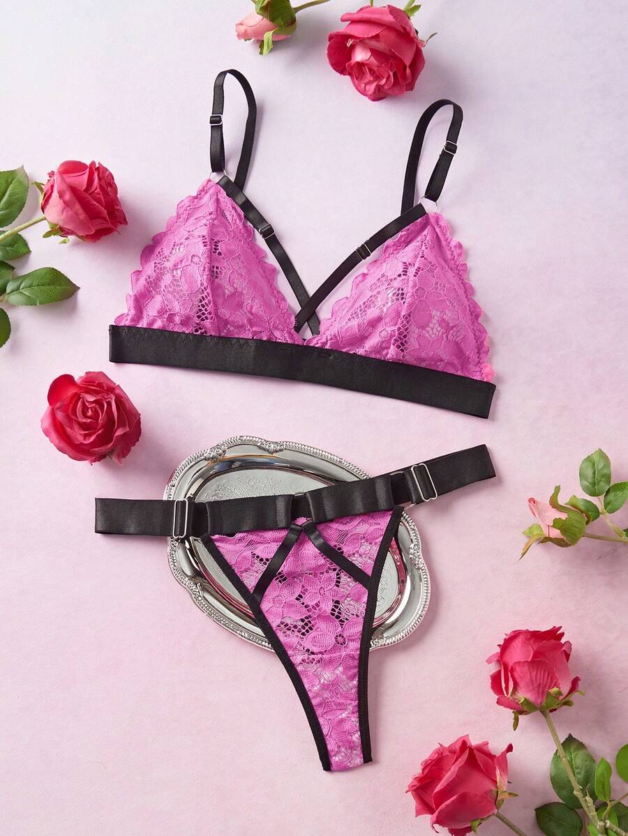 Elorette 洋红色三角杯无钢圈文胸套装,浪漫优雅蕾丝拼接修身设计女士内衣套装 - 玫紅色 - 查看 1