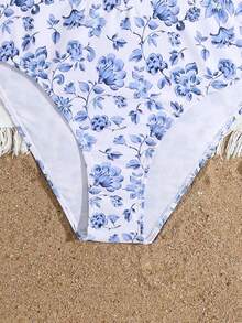 SHEIN Bộ bikini hai mảnh dễ thương dành cho thiếu nữ, chất liệu vải dệt kim in kỹ thuật số, có nơ và dây đeo, đồ bơi hai mảnh cho thiếu nữ, đồ bơi hoa văn cho thiếu nữ, bộ đồ bơi cạp cao cho thiếu nữ, đồ bơi hai mảnh mùa hè cho thiếu nữ, bikini cạp cao mùa hè cho thiếu nữ, đồ bơi hai mảnh mùa hè cho thiếu nữ, đồ bơi hai mảnh kín đáo cho thiếu nữ, bộ bikini kín đáo. - Xanh và trắng - Xem 4