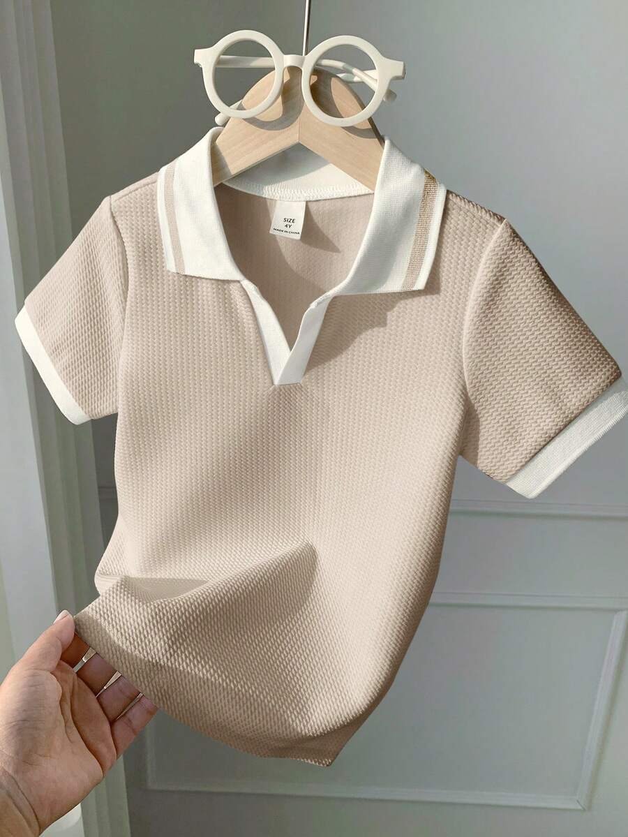 SHEIN 男童白色纹理面料Polo衫,休闲、舒适、时尚、百搭,面料柔软,适合日常穿着、旅行、户外活动、假日派对、夏季海滩度假、春夏穿着。 - 杏色 - 查看 1