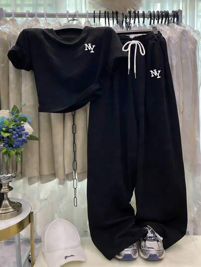 SHEIN レディース 2点セット カジュアルサマー、デイリーウェアとスポーツウェアに適しています、ブラック ニューヨーク NY ロゴプリント Tシャツセット、エレガントでコンフォータブルなデザイン、カジュアルアウトドア 2点セット