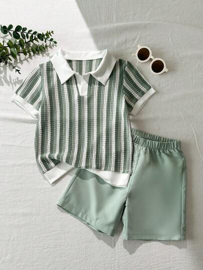 SHEIN Playful Pals 2 piezas Conjunto para niños pequeños, camisa polo de manga corta con textura de rayas vintage de verano + pantalones cortos casuales, camisa con cuello vuelto y diseño de cuello en V, tela de punto con textura de waffle con rayas, colores retro con patrón texturizado inherente