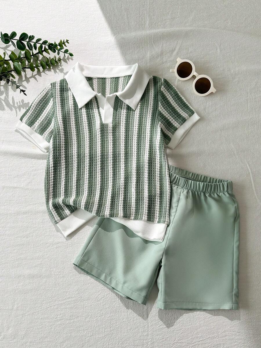 SHEIN Playful Pals Bộ đồ 2 món cho bé trai, áo polo tay ngắn kẻ sọc kiểu vintage mùa hè + quần short thường ngày, áo cổ bẻ cổ chữ V, vải dệt kim kẻ sọc kiểu waffle, màu sắc retro với họa tiết vân nổi bật. - màu xanh lá - Xem 1