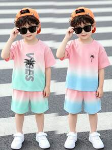 Bộ 2 món áo thun ngắn tay và quần short in hình cây dừa và hiệu ứng ombre cho bé trai, thoải mái khi mặc hàng ngày, thích hợp cho mùa xuân, mùa hè, chụp ảnh, đi chơi, làm quà tặng, thời trang cho bé trai, trang phục thường ngày, quần áo trẻ em có họa tiết, trang phục mùa xuân/hè, phong cách mới, thoải mái và thoáng mát, mang đến không khí mùa xuân, kỳ nghỉ hè thư giãn. - Nhiều màu - Xem 6