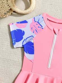 SHEIN Young Girl'baby Pink Turtle Leaf Printed Short Sleeve Swimsuit, Half-Zip A-Line Skirt Young Girls Quick-Drying Breathable Summer Beach Holiday Swimming Suit - Baby Pink - View 3