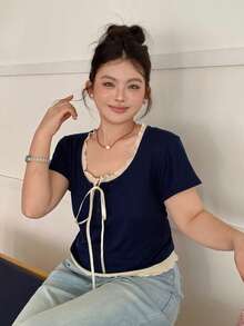 Dazy Plus 撞色拼接圆领短袖优雅休闲露脐T恤，大码女款，春夏款 - 藏蓝色 - 查看 4