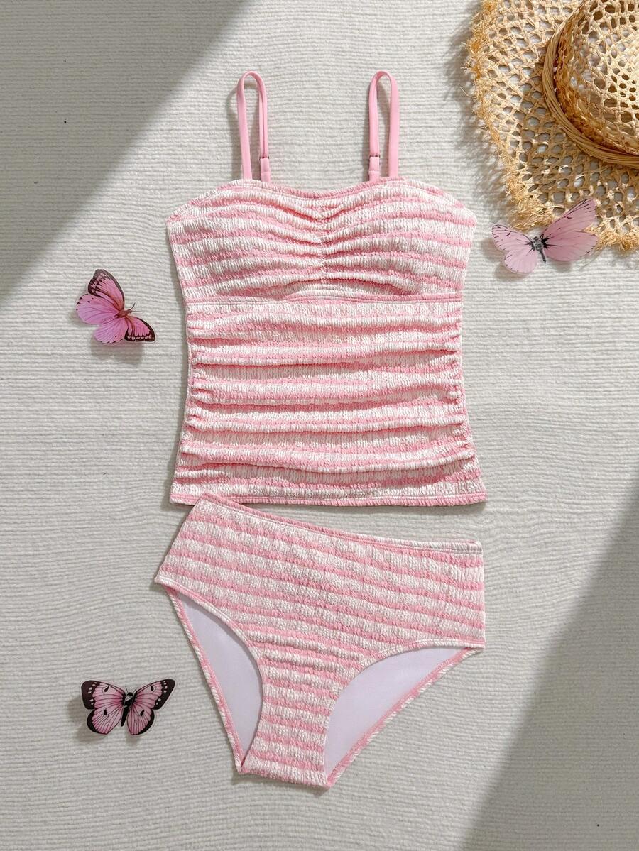 SHEIN 少女泳装罩衫，可爱休闲端庄多色粉色条纹针织提花双肩带前褶皱泳衣套装，上衣搭配三角泳裤，时尚优雅淑女风，适合游泳、夏季度假、海滩、泳池、节日派对等场合。